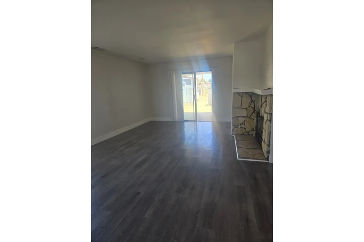 $2000 : Se renta casa en Apple valley image 5