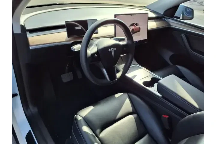 $38999 : Tesla Model Y 2024 AWD Long image 5