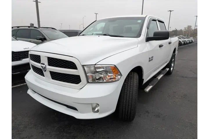 $19990 : Ram 1500 2017 4x4 Express 4d image 3