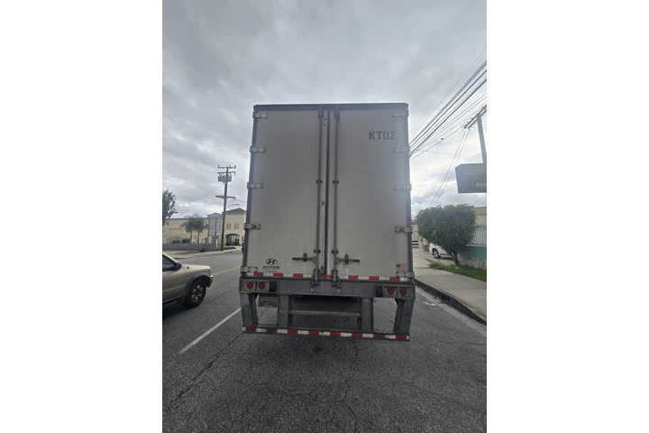 $17500 : 2023 Hyundai trailer 53 pies image 5