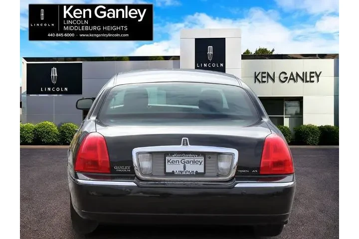 $12991 : Lincoln Town Car 2005 Signat image 6