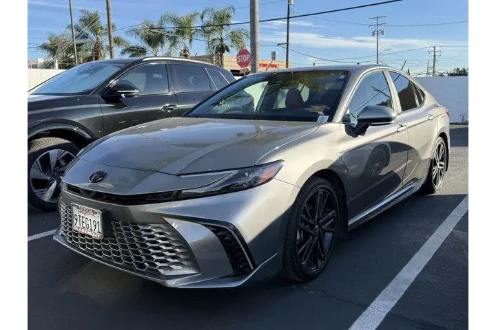 $34136 : Toyota Camry 2025 LE 4dr Sed image 2