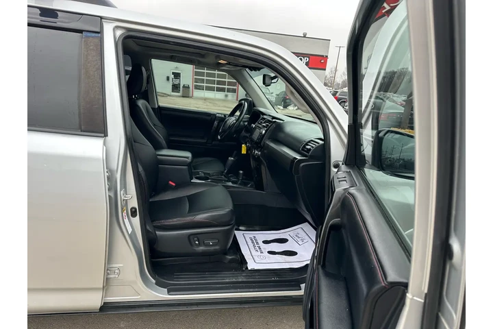 $17980 : 2015 4Runner 4WD 4dr V6 Trail image 9