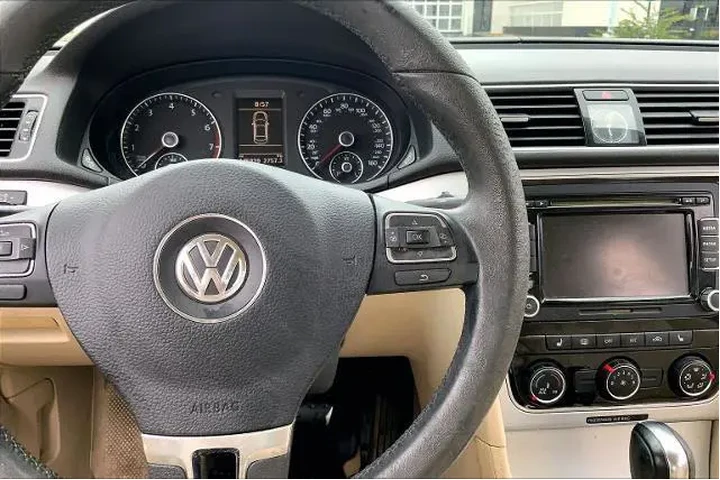 $7895 : Volkswagen Passat 2013 SE 4d image 2