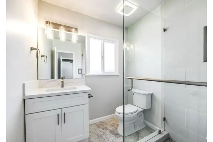 $2425 : 3Bed 2Bath in James M Wood, LA image 8