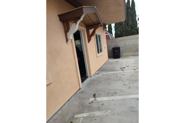 $1595 : HUNTINGTON PARK RENTO CASA image 1