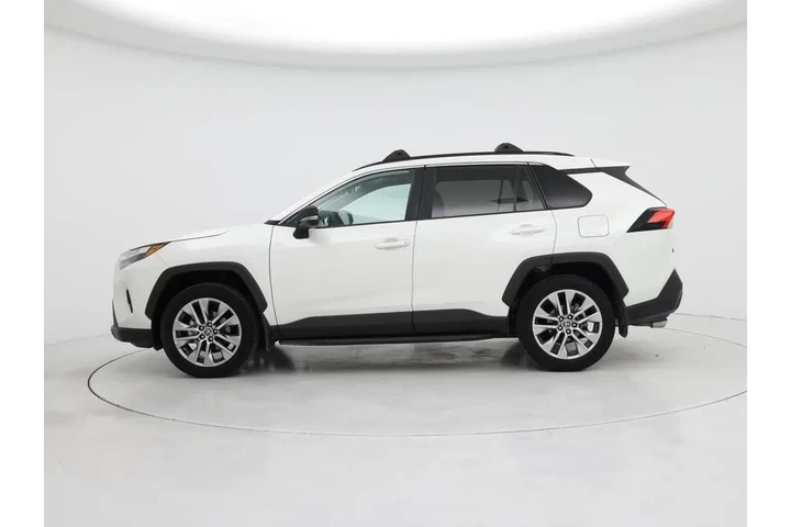 $33998 : Toyota RAV4 2022 AWD XLE Pre image 3