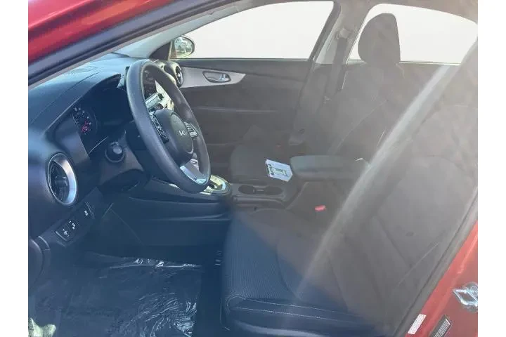 $18627 : Kia Forte 2023 LXS 4dr Sedan image 9