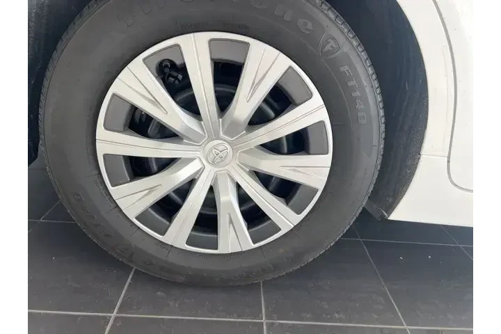 $26378 : Toyota Camry Hybrid 2024 LE image 5