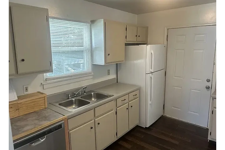 $1200 : HOUSE RENT AVAILABLE VIRGINIA image 4