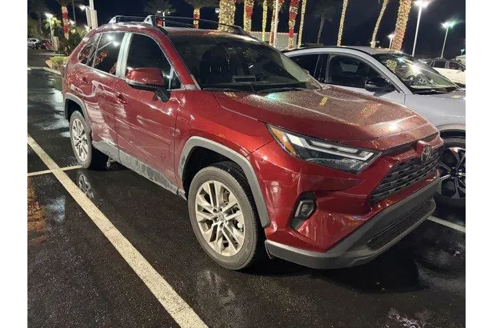 $26696 : Toyota RAV4 2022 XLE Premium image 2