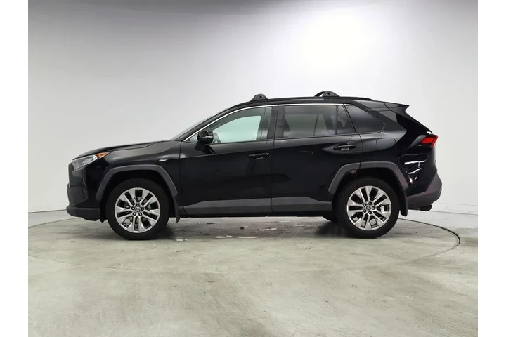 $27998 : Toyota RAV4 2021 XLE Premium image 3