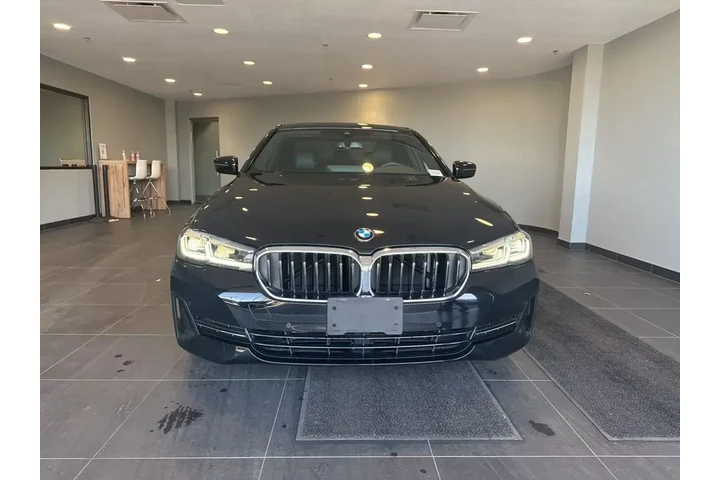 $34984 : BMW 5 Series 2023 530i 4dr S image 2