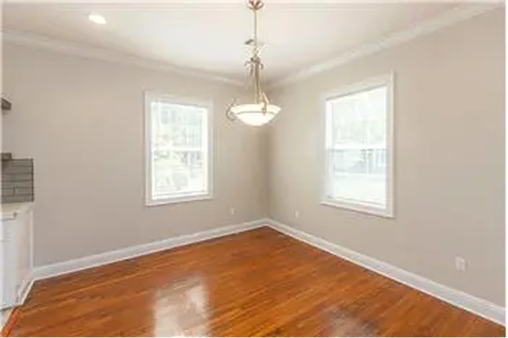 $850 : Rental property with 2 bedro image 6