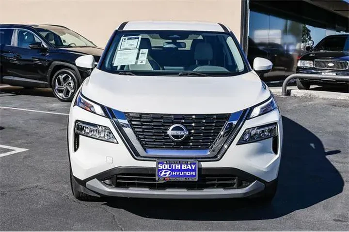$16995 : Nissan Rogue 2023 SV 4dr Cro image 2