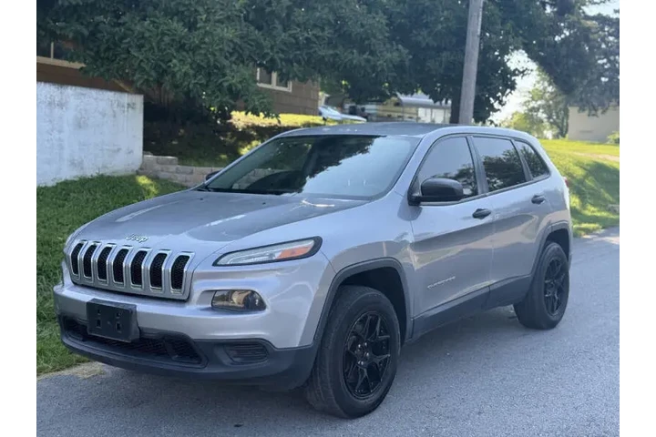 $5400 : 2014 Cherokee Sport image 4