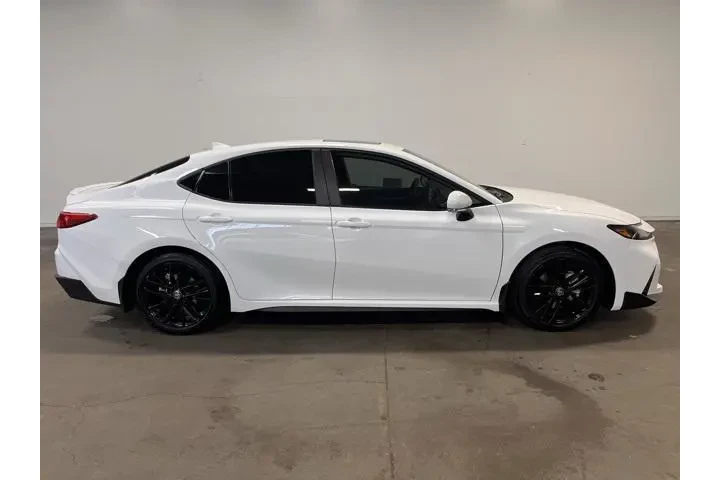 $29571 : Toyota Camry 2025 SE 4dr Sed image 2