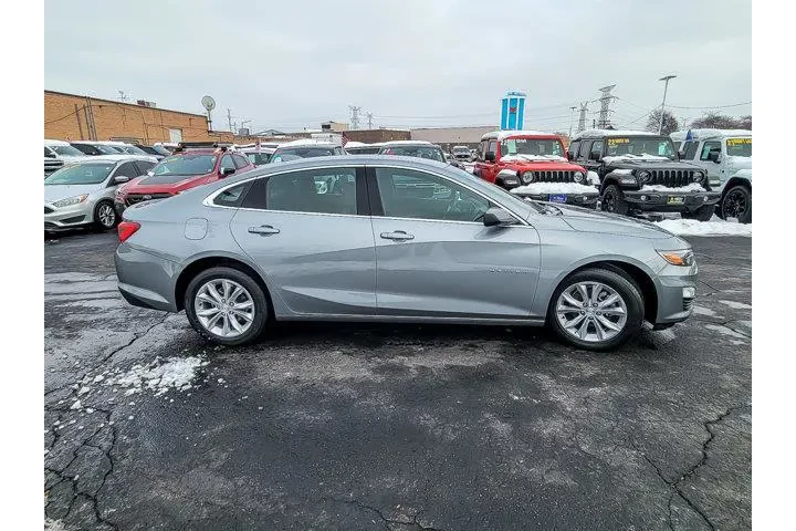 $21880 : Chevrolet Malibu 2024 LT 4dr image 9