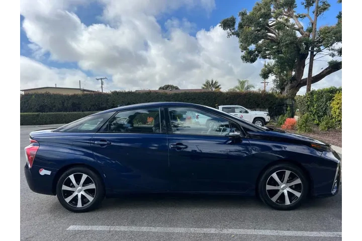 $10400 : 2017 Mirai image 4