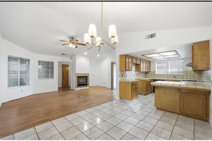 $1000 : Well maintained 3 bedroom, 2 image 4