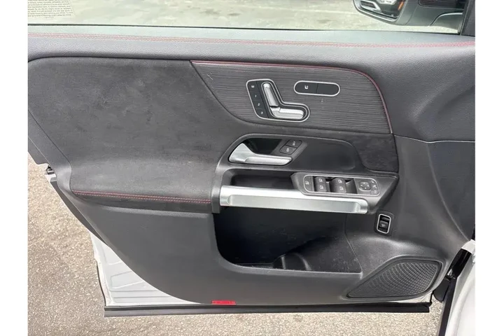 $30988 : Mercedes-Benz GLB 2023 GLB 2 image 10