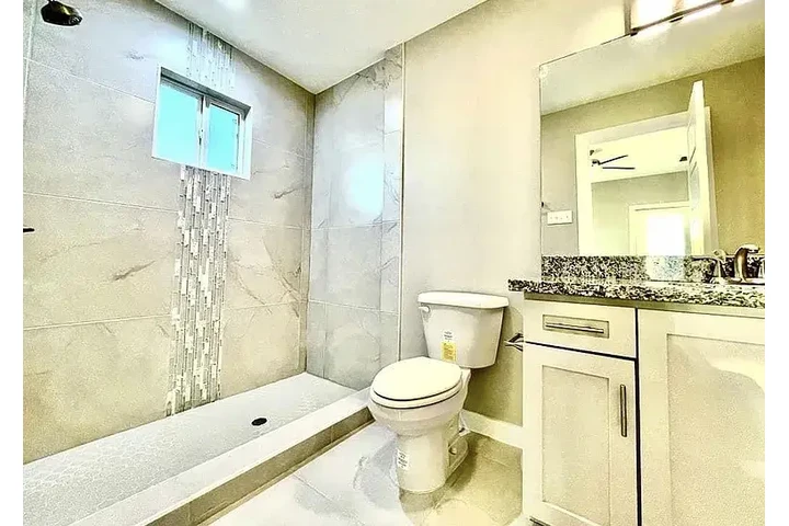 $1100 : HOUSE RENT AVAILABLE LAREDO TX image 8