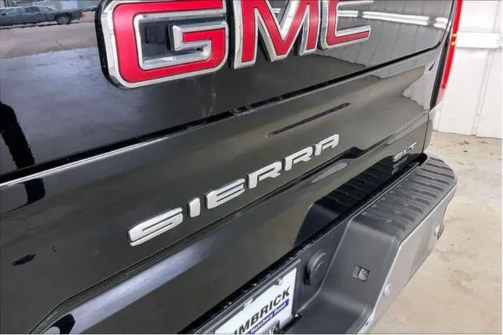 $29490 : GMC Sierra 1500 2019 4x4 SLT image 9