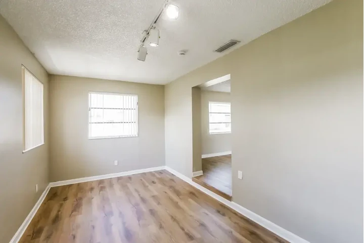 $2500 : 3 beds and 2 bath house image 6