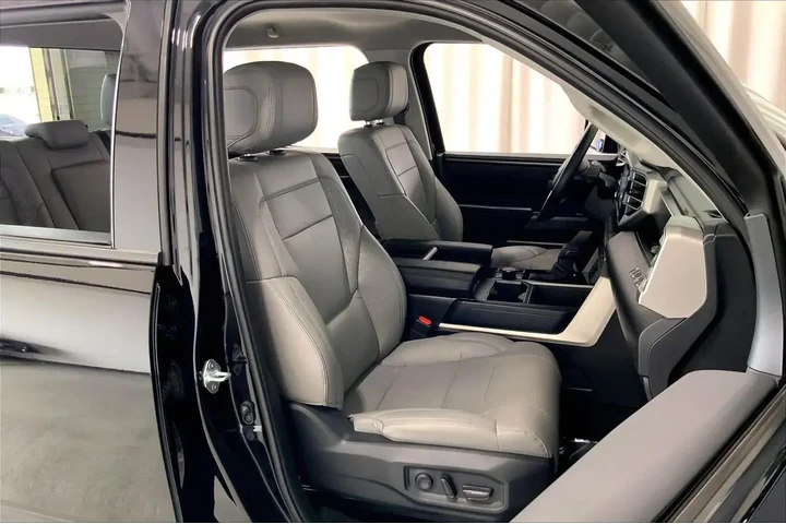 $37992 : Toyota Tundra 2024 4x4 SR5 4 image 6