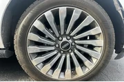 $27995 : Lincoln Navigator 2019 4x4 R thumbnail