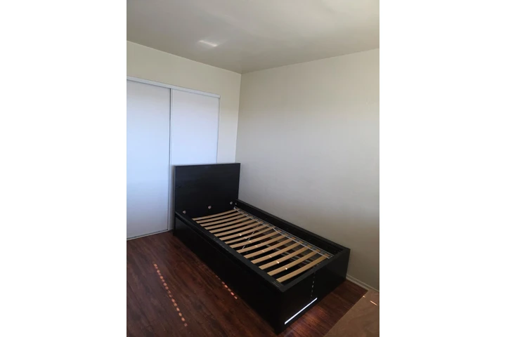 $1100 : Se cuarto con baño image 1