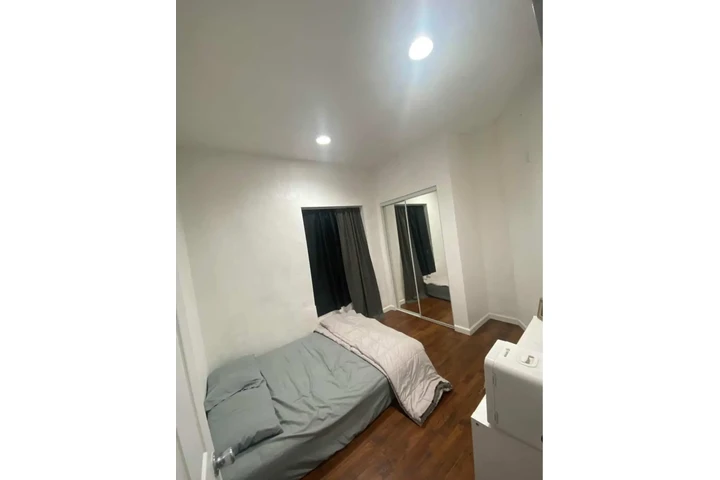 $950 : Cuarto de renta en Lynwood image 1