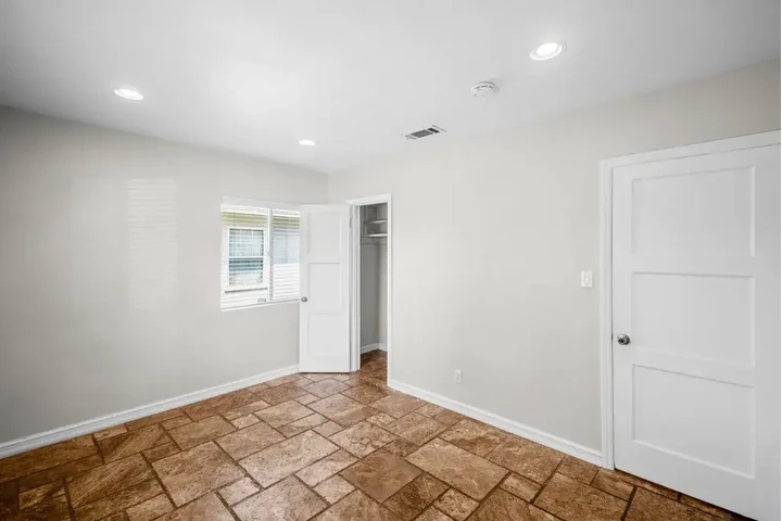 $1700 : Downey 🏠 Pet Friendly Renta image 7