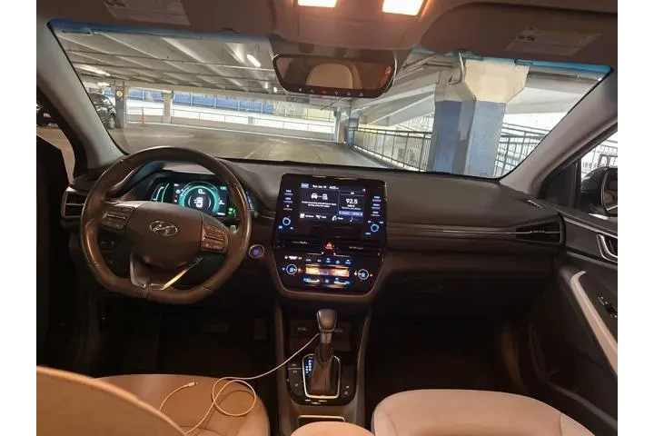 $17990 : Hyundai IONIQ Plug-in Hybrid image 6