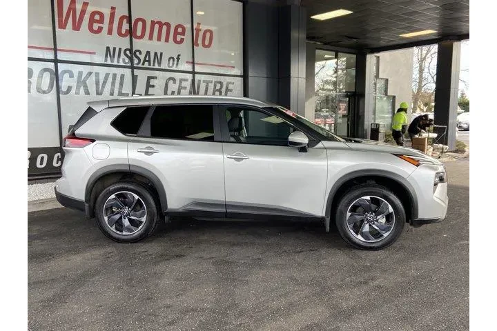 $19268 : Nissan Rogue 2024 AWD SV 4dr image 4