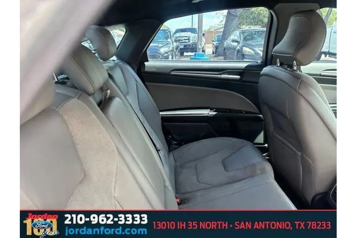 $13207 : Ford Fusion 2018 AWD V6 Spor image 9