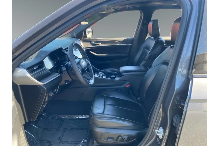 $39597 : Jeep Grand Cherokee L 2024 4 image 9