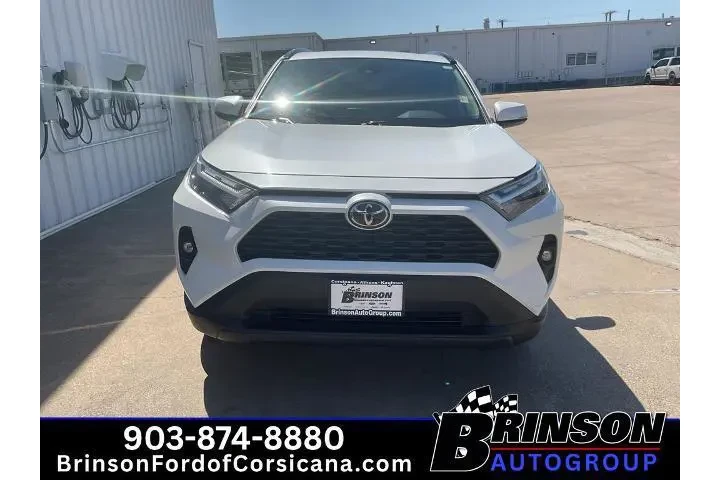 $36990 : Toyota RAV4 2024 XLE Premium image 2