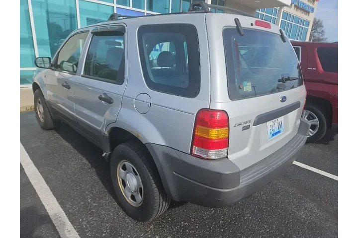 $3402 : Ford Escape 2002 XLS Choice image 4
