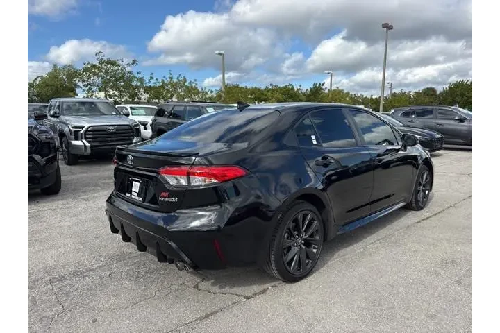 $18988 : Toyota Corolla Hybrid 2024 image 3