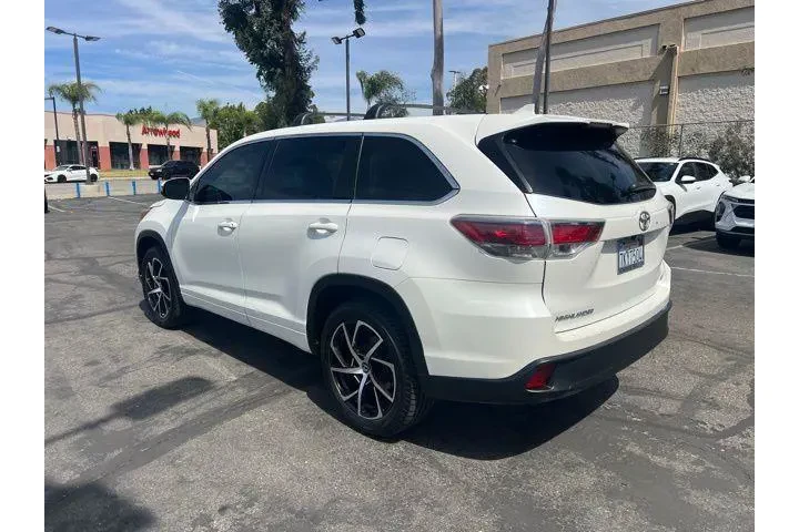 $17991 : Toyota Highlander 2015 LE 4d image 3