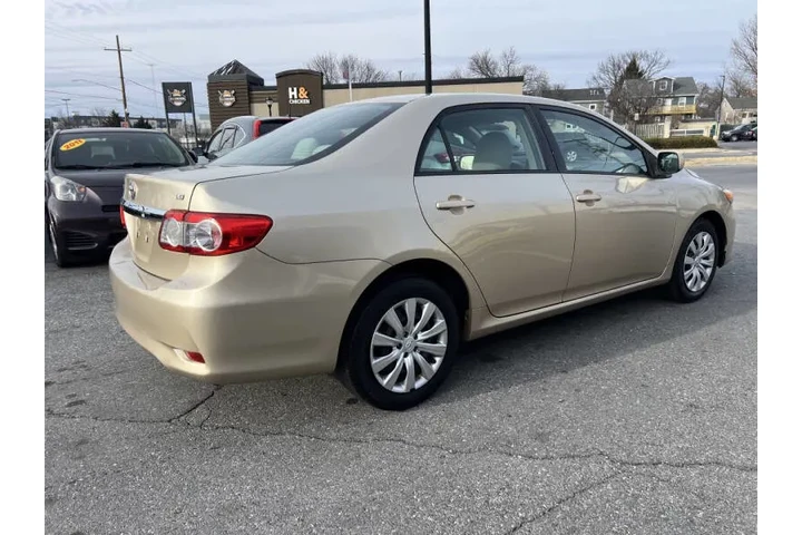 $8500 : 2012 Corolla LE image 5