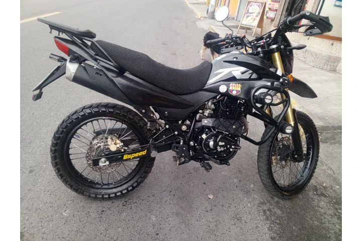 $1350 : Venta MOTOR 1 TRAIL BLACK S image 2