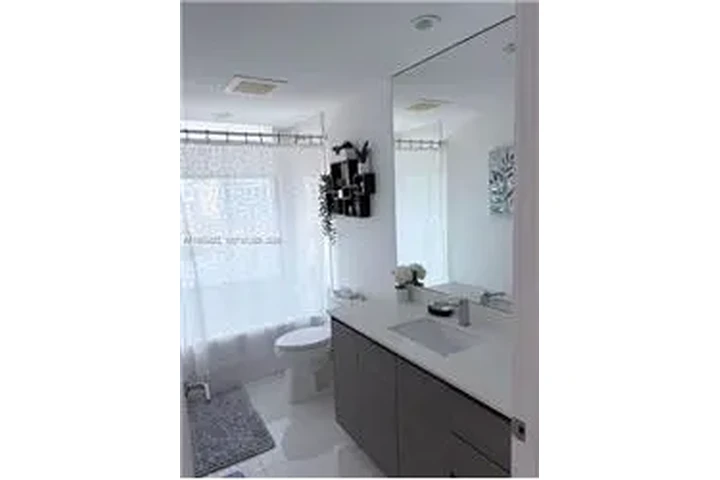 $5850 : Rental property with 3 bedro image 9