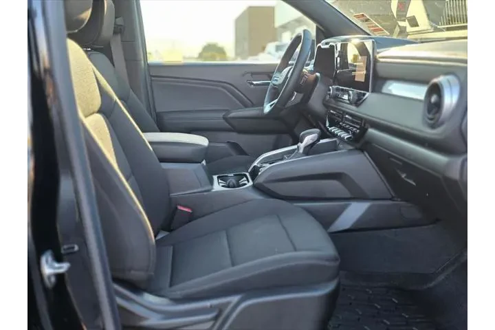 $33995 : Chevrolet Colorado 2025 4x2 image 9