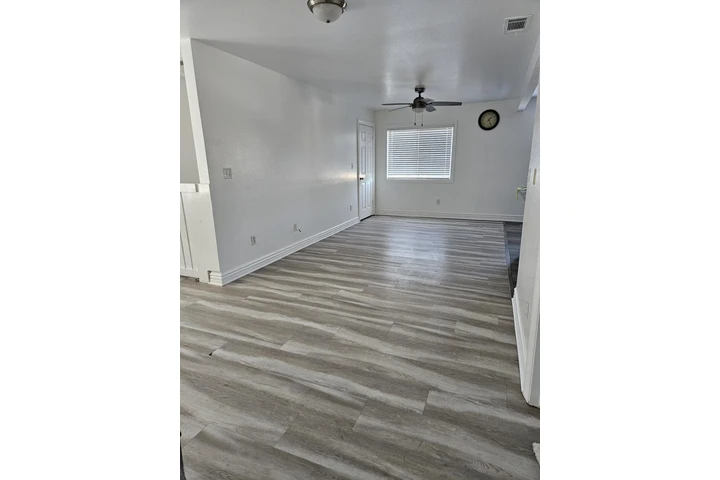$3545 : Casa Comoda y Limpia image 3