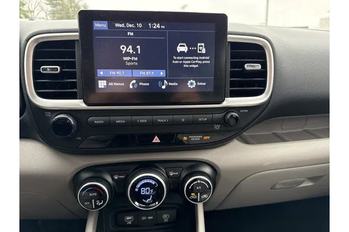 $17916 : Hyundai VENUE 2023 SEL 4dr C image 9