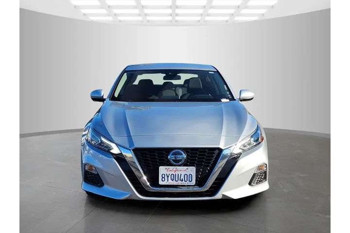 $16034 : Nissan Altima 2021 2.5 SV 4d image 2