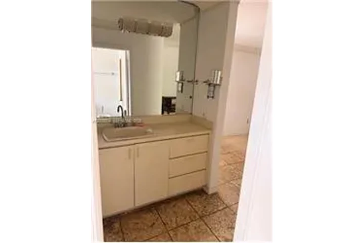 $11000 : Rental property with 4 bedro image 8