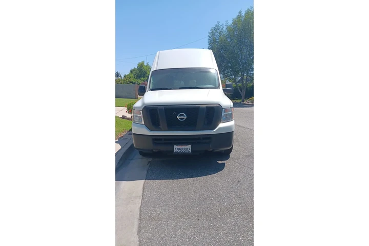 $12900 : 2018 Nissan NV Cargo 2500 image 2